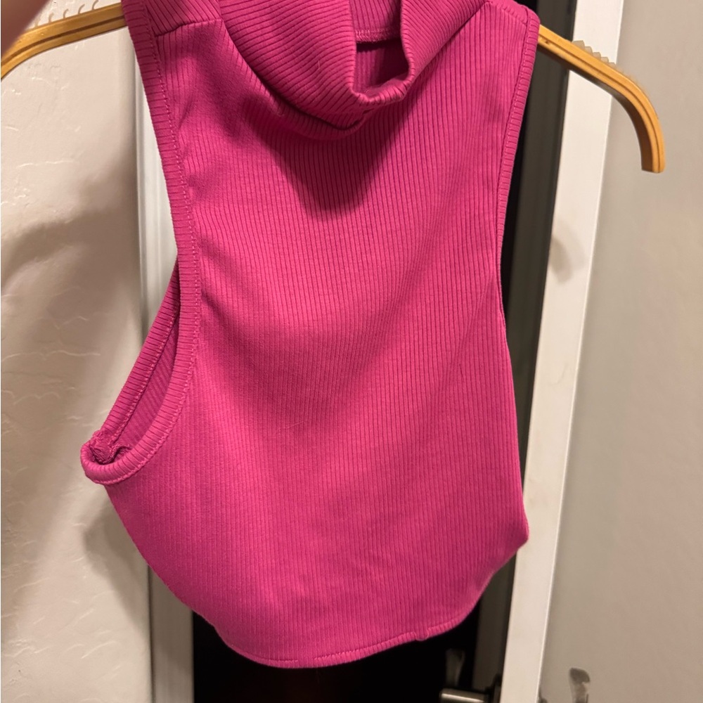 Sleeveless Pink Ribbed Top - Picture 2 of 3